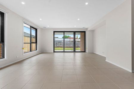 Stunning 4-Bedroom family Home for $890/week - Photo 2