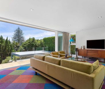 Executive Home on a Full Site with Swimming Pool - Photo 3