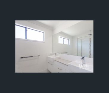 Fresh Flooring in a Convenient Pimpama Location - Photo 6