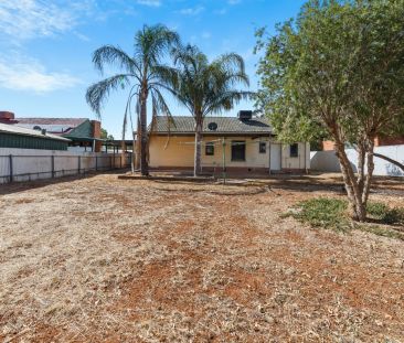 Three Bedroom Home Monthly Garden Maintenance - Pet friendly - Photo 2