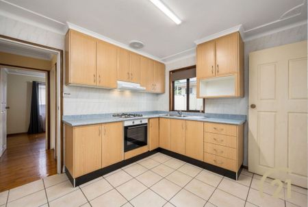 Well-Kept Family Home in a Convenient Location&excl; - Photo 3