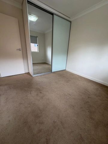 “Prime Location, Street Facing Apartment” - Photo 5
