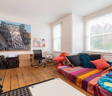 Modern Apartment - Photo 3