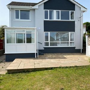 4 bedroom detached house to rent - Photo 3