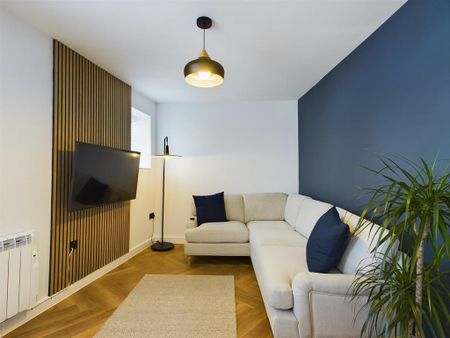 1 bedroom in a house share to rent - Photo 4