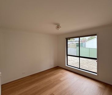 2 BEDROOM FULLY RENOVATED UNIT WITH SPLIT SYSTEM - Photo 4