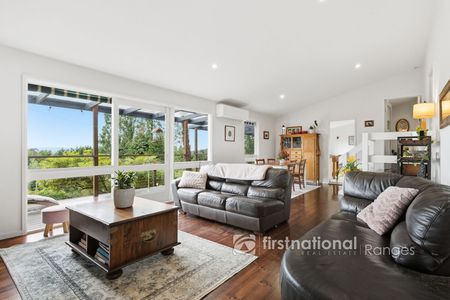 Private Hills Sanctuary with stunning views - Photo 2