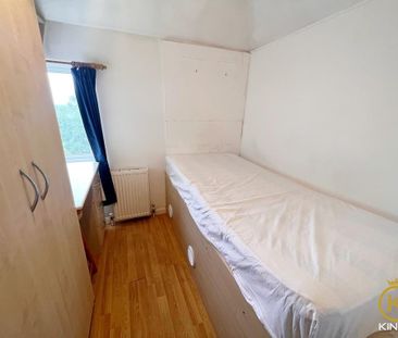 4 bedroom semi-detached house to rent - Photo 2