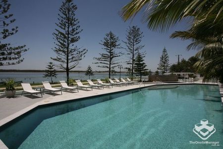 FURNISHED - 2 bedroom unit with Broadwater views - Photo 3