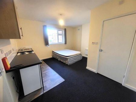 Studio to rent - Photo 2