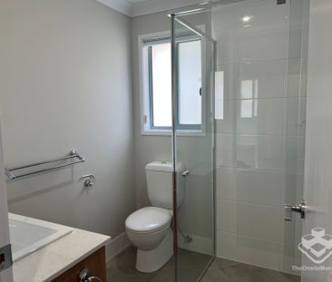 Stylish and Spacious Family Home - Photo 4