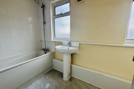 Goldsmith Road, WELLINGBOROUGH - Photo 2