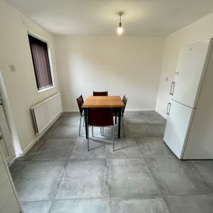 2 bedroom semi-detached house to rent - Photo 2