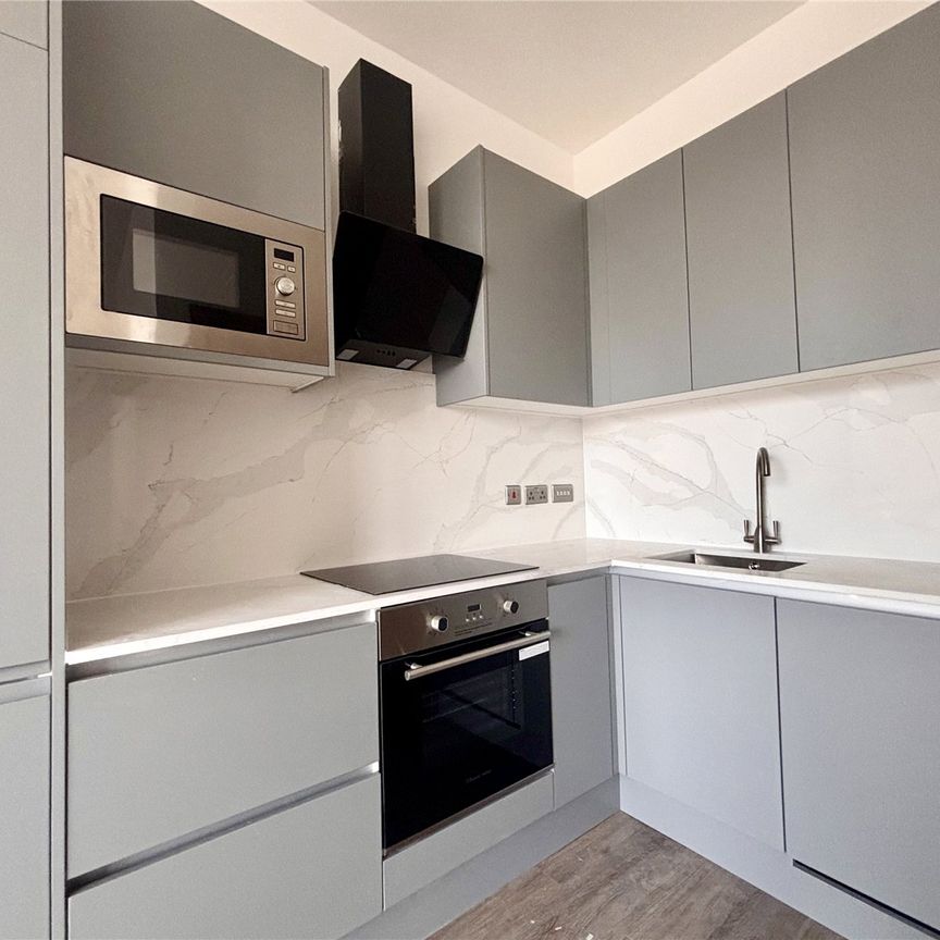 Roop House, Fleet, Hampshire, GU51 - Photo 1