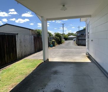 Located down a quiet street in Hamilton East, this tastefully moder... - Photo 4