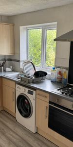 1 bedroom in a house share to rent - Photo 3