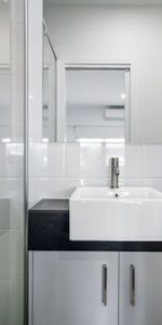 FULLY FURNISHED BEDSIT IN ROOMING HOUSE WITH GAS, ELECTRICITY AND WATER INCLUDED - Photo 4