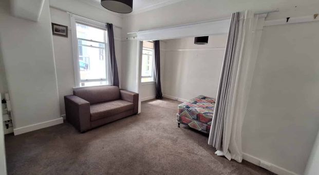 Retro in The Brooklyn - Photo 1