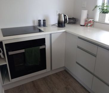 Private and sunny one bedroom unit - Photo 4