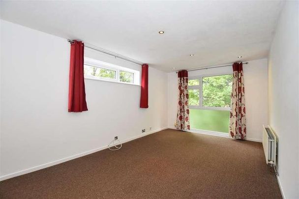 Aurum Close, Horley, RH6 - Photo 1