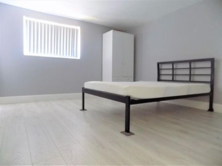 1 bedroom house of multiple occupation to rent - Photo 3