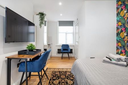 ** Inclusive of council tax, gas, electricity, water, internet and Netflix** - Photo 2