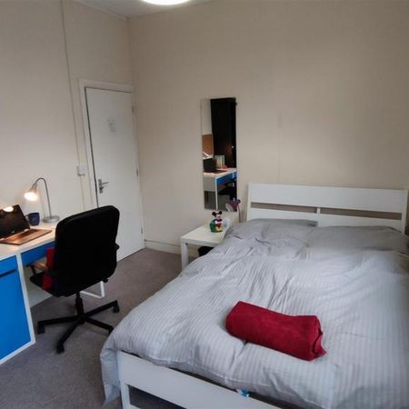 1 bedroom in a house share to rent - Photo 3