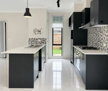 Spacious Family Living in Clyde North - Photo 6