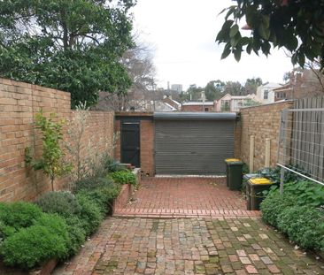 ENTRY VIA REAR LANE - REDPATH RISE SPACIOUS REFURBISHED ONE HUGE BE... - Photo 5