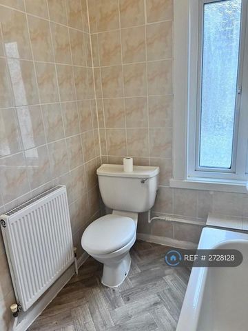 1 bedroom in a flat share to rent - Photo 5
