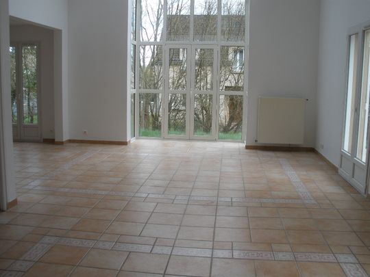 Location Maison 7 pièces 195m² - Photo 1
