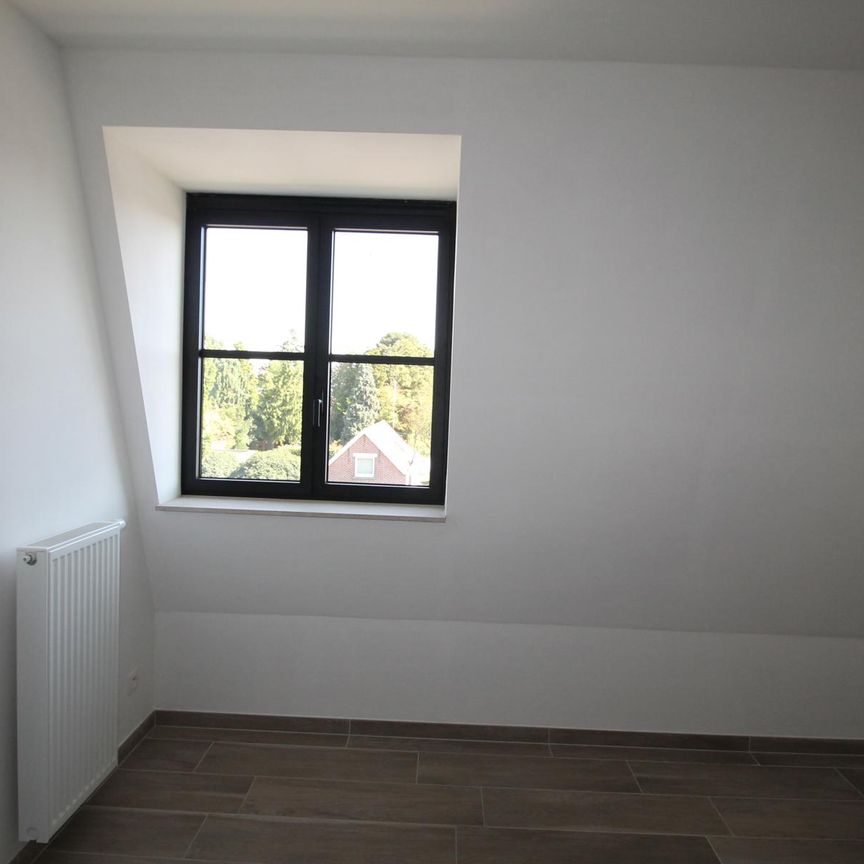 Prachtig penthouse (121 m²) met zonnig terras, parking en lift rechtstreeks tot in het appartement. - Photo 1