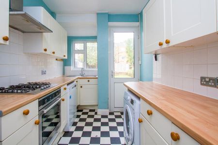 4 bedroom terraced house to rent - Photo 3