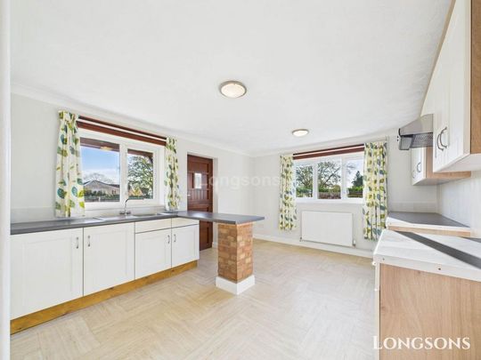 4 bedroom detached house to rent - Photo 1