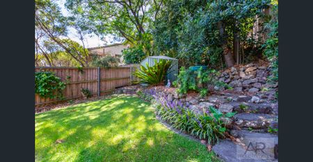 Beautifully presented 2 bedroom townhouse in the heart of Kiama - Photo 2