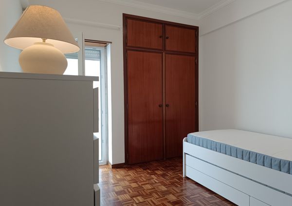 Apartamento T2 Remodelado e Mobilado no Moinho das Antas
