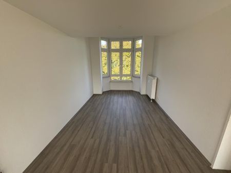 Helle, geräumige 3-ZKB-Balkonwohnung in der 3. Etage in der Südstadt zu vermieten! - Photo 3