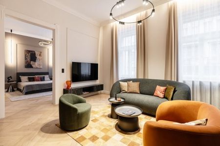 Október 6 Street (at Liberty Square) - Fotó 3