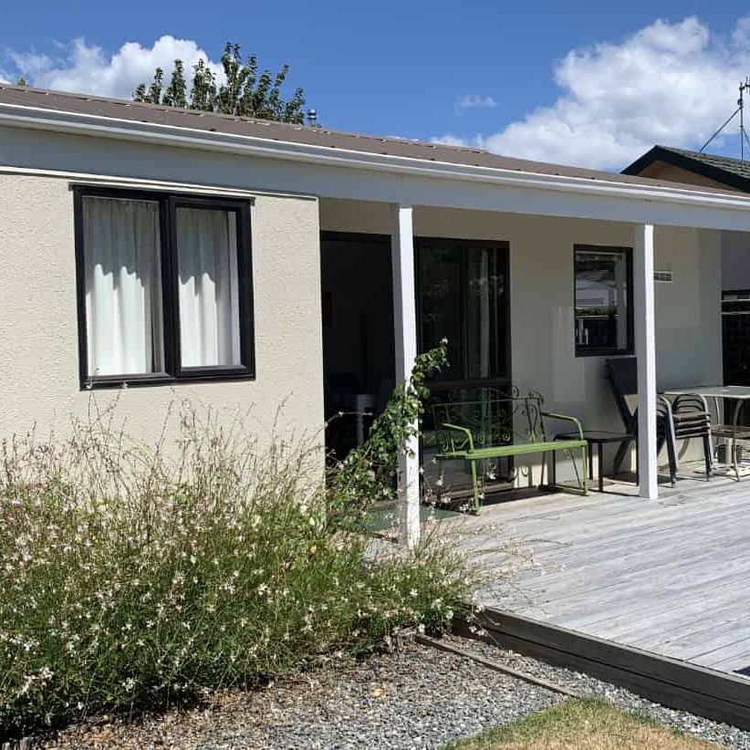 Spacious cottage in handy yet quiet spot close to town - Photo 1