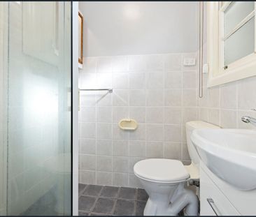 Modern & Comfortable Family Home in a Convenient Ingleburn Location - Photo 6