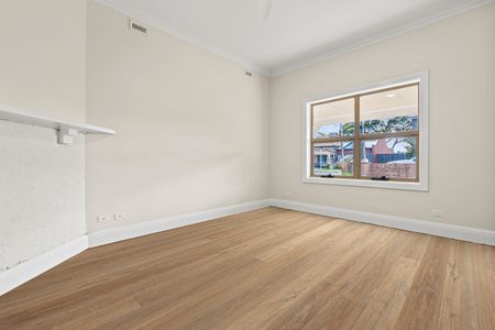 Beautifully Renovated 3 Bedroom Home in Prime Camden Park - Photo 4