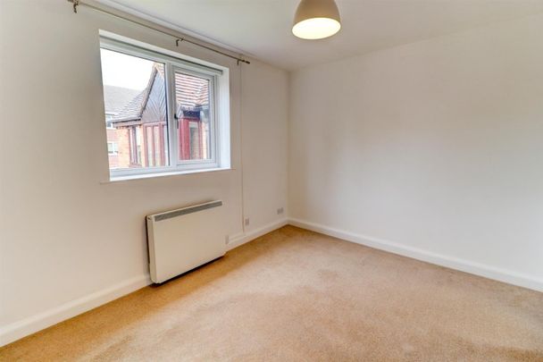 School Lane, Kenilworth - Photo 1