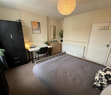 3 bedroom end of terrace house to rent - Photo 4