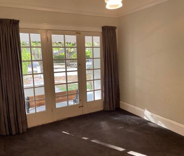 Sunny bungalow in great location - Photo 6