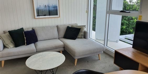 Unfurnished, Air-conditioned 2 Bedroom Apartment - walk to schools, bars/cafes, public transport and the Brisbane River - Photo 3