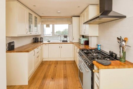 2 Bed Flat, Yelverton Road, SW11 - Photo 4