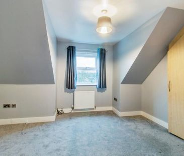 4 bedroom end of terrace house to rent - Photo 4