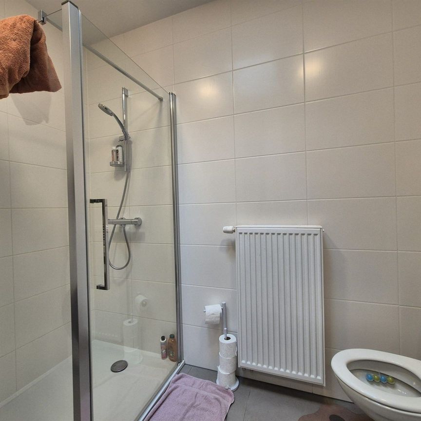 Gerenoveerde knusse rijwoning met tuin. - Photo 1