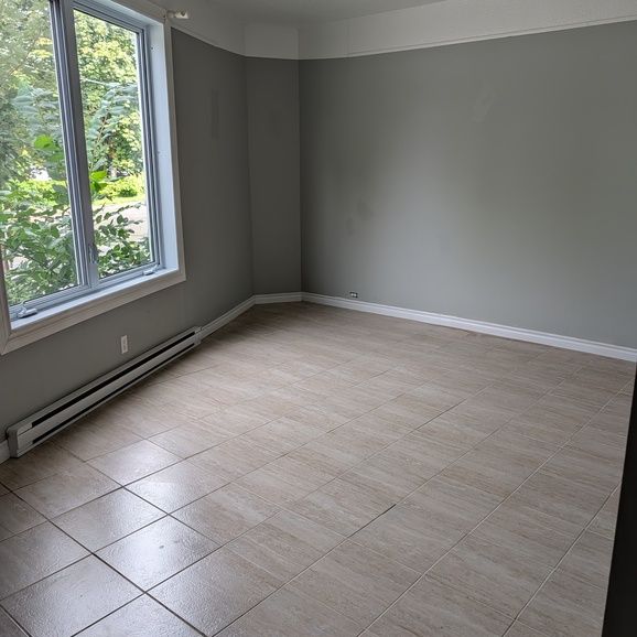 Grand 3 1/2 à Louer Pour Sept 2026 - Photo 1