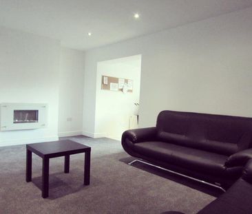 1 bedroom in a house share to rent - Photo 2